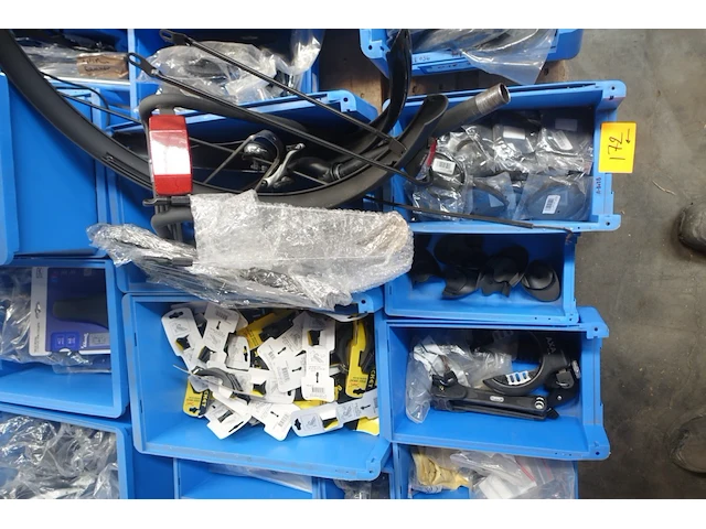 2x pallet diverse fiets onderdelen - afbeelding 3 van  11