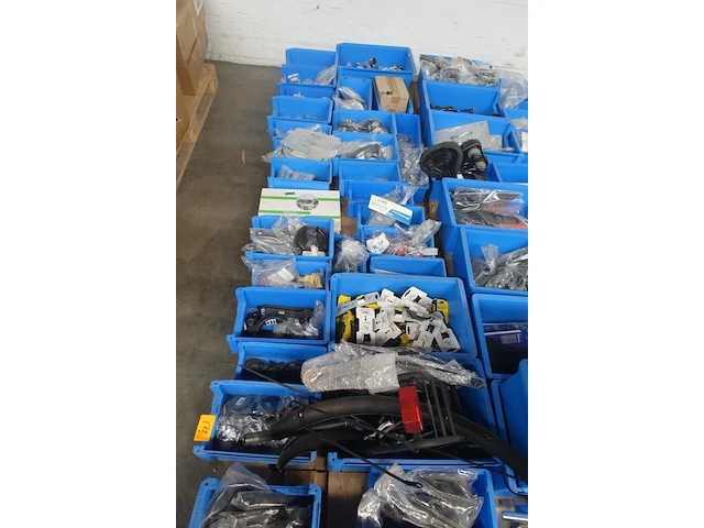 2x pallet diverse fiets onderdelen - afbeelding 1 van  11