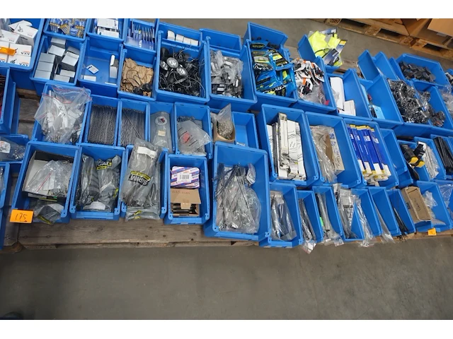 2x pallet diverse fiets onderdelen - afbeelding 1 van  13