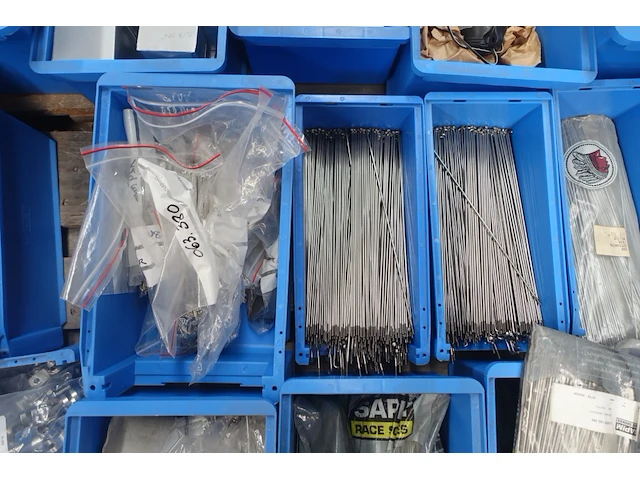 2x pallet diverse fiets onderdelen - afbeelding 10 van  13