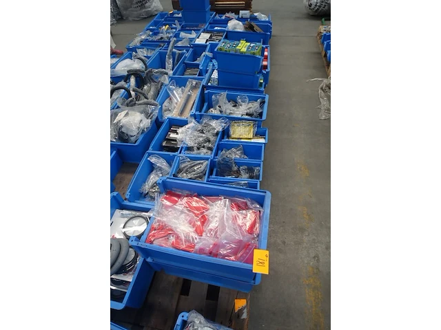 2x pallet diverse fiets onderdelen - afbeelding 1 van  13