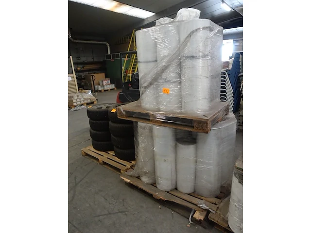 2x pallet diverse folie - afbeelding 1 van  3