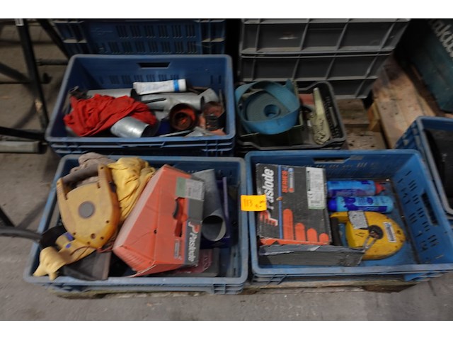 2x pallet diverse grijpbakken met inhoud - afbeelding 1 van  10