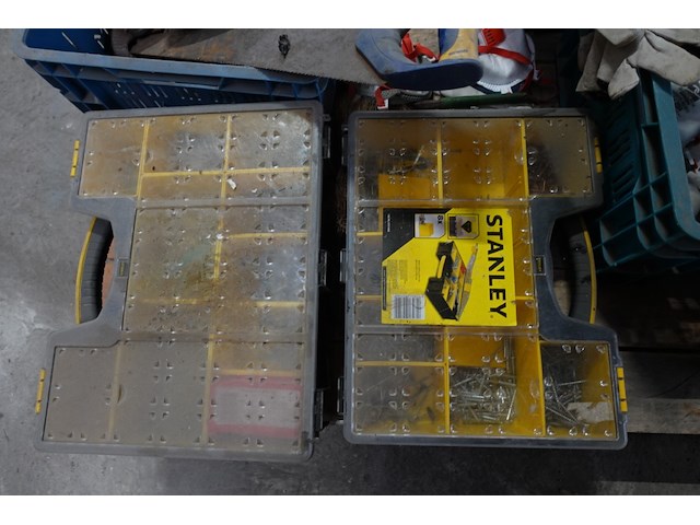 2x pallet diverse grijpbakken met inhoud - afbeelding 10 van  10