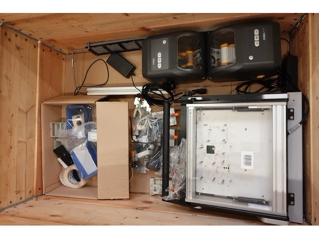 2x pallet diverse onderdelen laadpalen - afbeelding 6 van  13