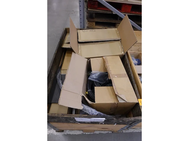 2x pallet diverse onderdelen laadpalen - afbeelding 10 van  13