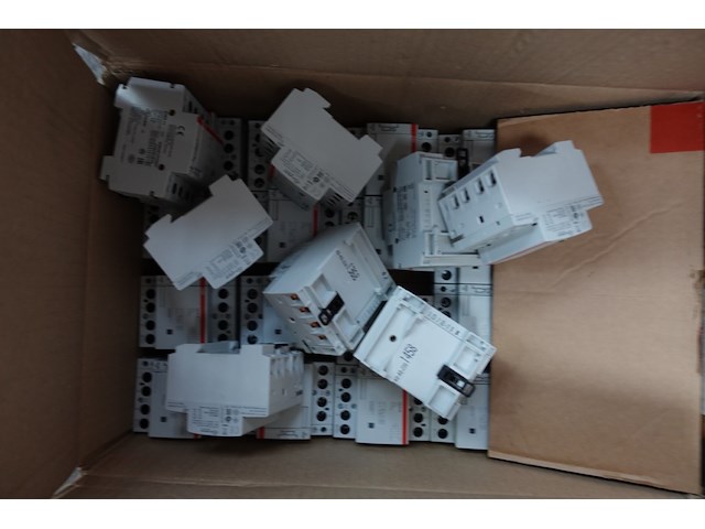 2x pallet diverse zekeringen abb - afbeelding 20 van  30