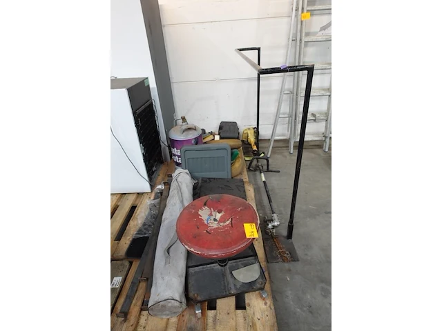 2x pallet diversen - afbeelding 1 van  9