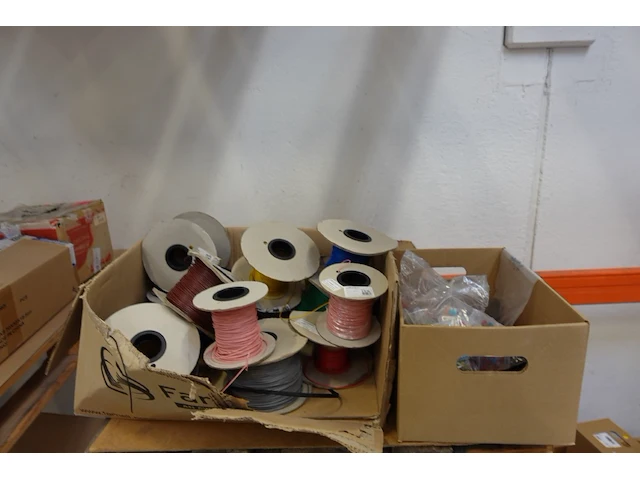 2x pallet elektrische kabels - afbeelding 1 van  3