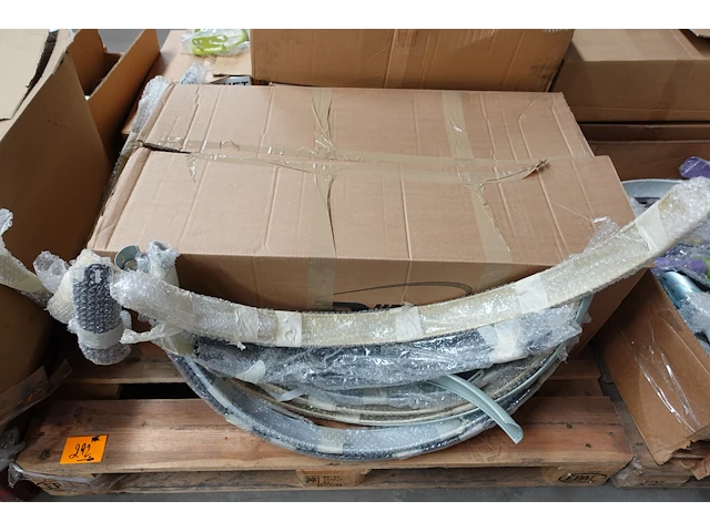 2x pallet fietskaders/spatborden - afbeelding 1 van  6