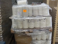 2x pallet garen ruw wit - afbeelding 1 van  4