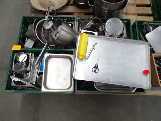 2x pallet grijpbakken + inhoud - afbeelding 2 van  6