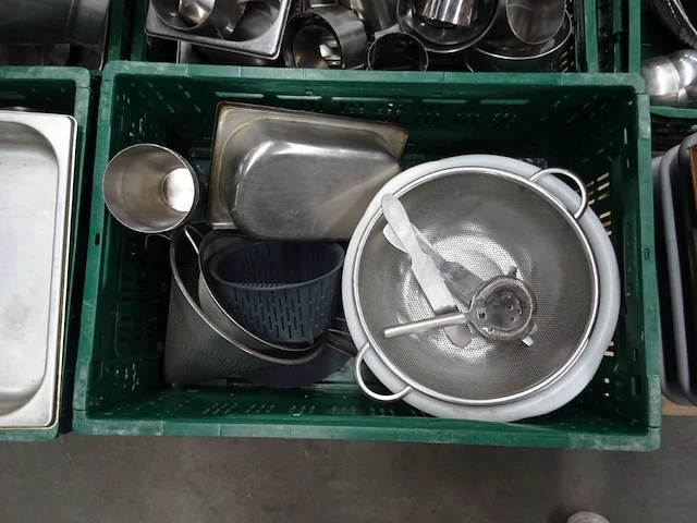 2x pallet grijpbakken + inhoud - afbeelding 3 van  6