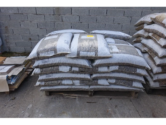 2x pallet kalksteenslag - afbeelding 1 van  7