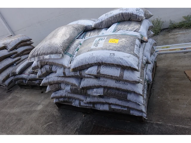 2x pallet kalksteenslag - afbeelding 5 van  7