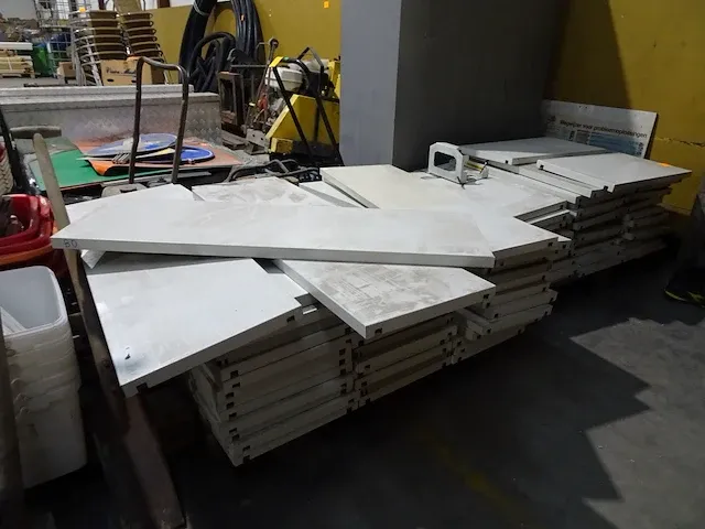 2x pallet metalen legborden - afbeelding 1 van  2