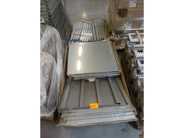 2x pallet metalen liggers/ houders - afbeelding 1 van  5