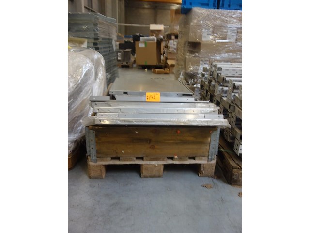 2x pallet metalen liggers/ houders - afbeelding 2 van  5