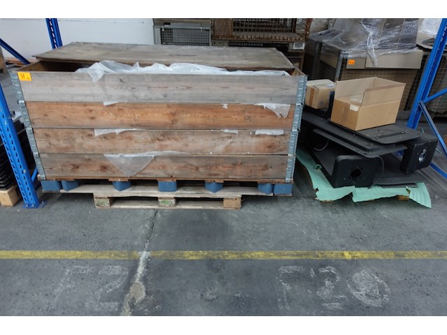 2x pallet metalen onderdelen laadpaalproductie - afbeelding 1 van  4