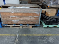 2x pallet metalen onderdelen laadpaalproductie - afbeelding 1 van  4