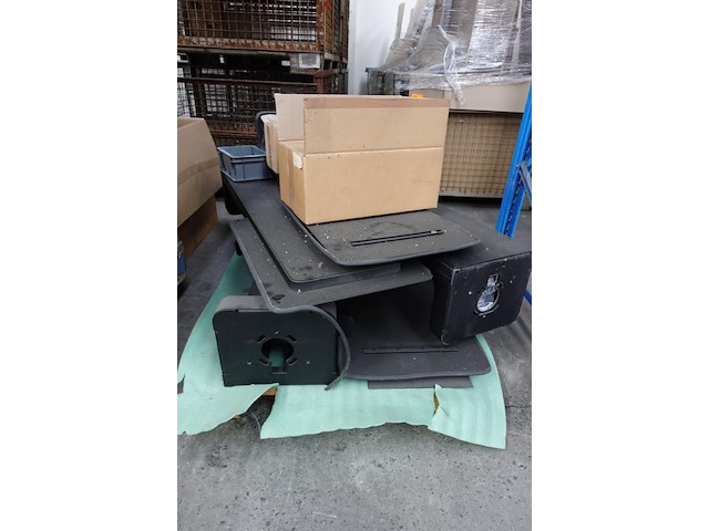 2x pallet metalen onderdelen laadpaalproductie - afbeelding 2 van  4