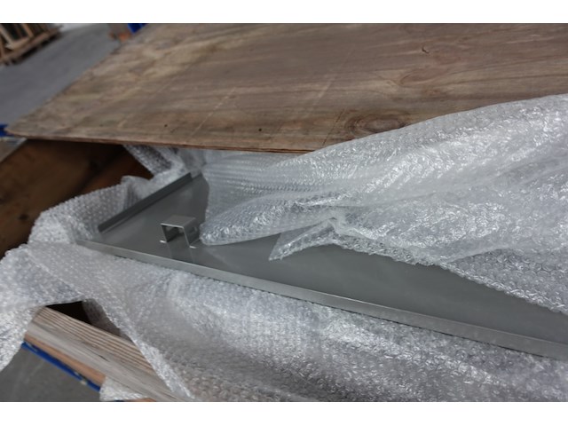 2x pallet metalen onderdelen laadpaalproductie - afbeelding 3 van  4