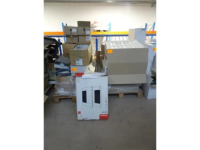2x pallet toebehoren elektrciteit - afbeelding 1 van  11