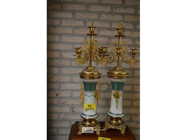 2x porseleinen kandelaar met vergulde bronzen details - afbeelding 1 van  3