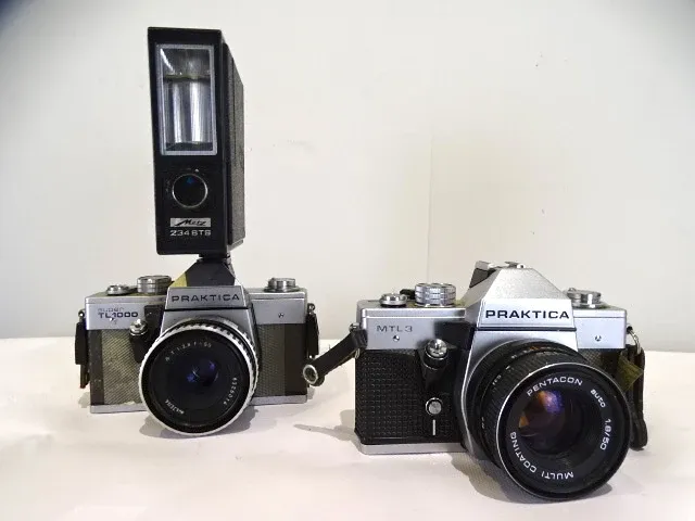 2x praktica vintage fototoestel - afbeelding 1 van  3