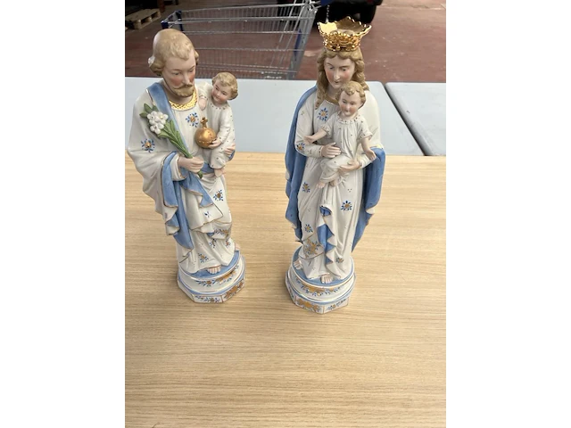 2x religieus beeld in biscuitporecelein - afbeelding 1 van  3