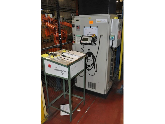 2x robot abb with controller - afbeelding 3 van  6