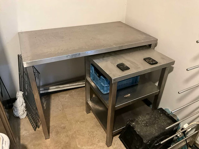 2x rvs werktafel - afbeelding 1 van  3