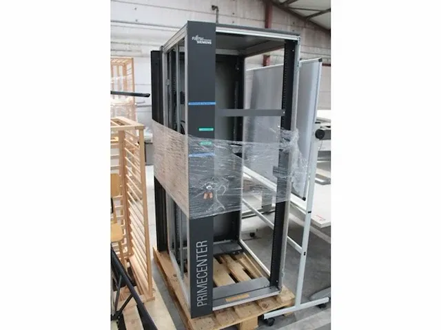 2x serverkast fujitsu primecenter 28he - afbeelding 1 van  5