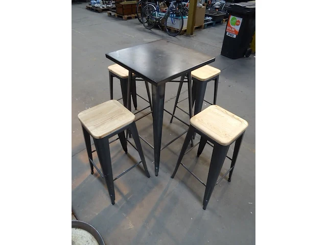 2x set metalen tafel + stoelen - afbeelding 1 van  5
