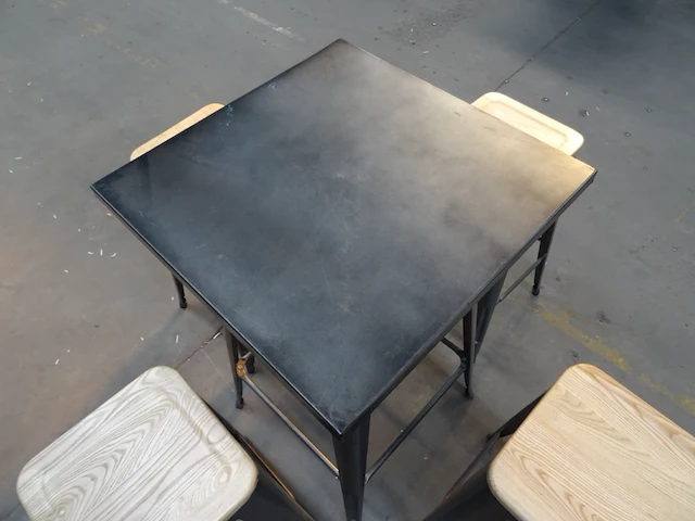 2x set metalen tafel + stoelen - afbeelding 2 van  5