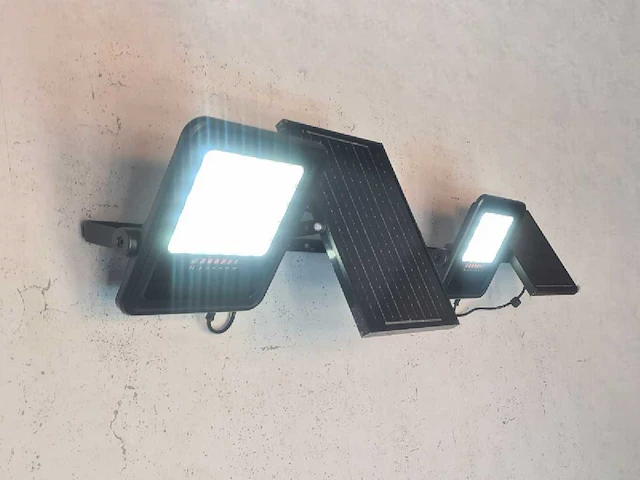 2x solar 500 lumen led breedstraaler met afstandsbediening - afbeelding 3 van  5