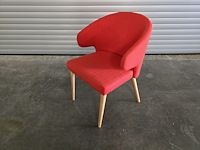 2x stoel evi rood met houten onderstel - afbeelding 1 van  6