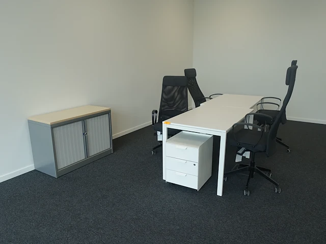 2x tafel met stoelen - afbeelding 1 van  4