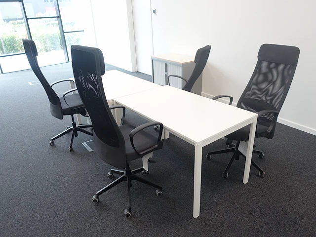 2x tafel met stoelen - afbeelding 3 van  4