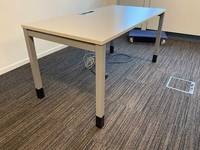 2x tafel werndl met kabeldoorvoer - afbeelding 3 van  6