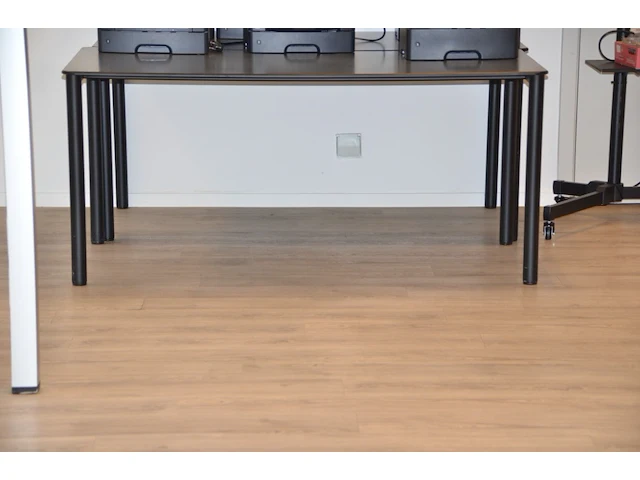 2x tafel + whiteboard - afbeelding 2 van  3