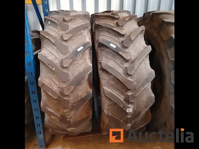 2x tractorband taurus 430/38 gebruikt - afbeelding 1 van  5