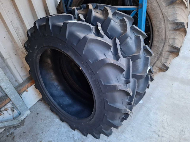 2x traktorband michelin 11.2-28 nieuw - afbeelding 1 van  5