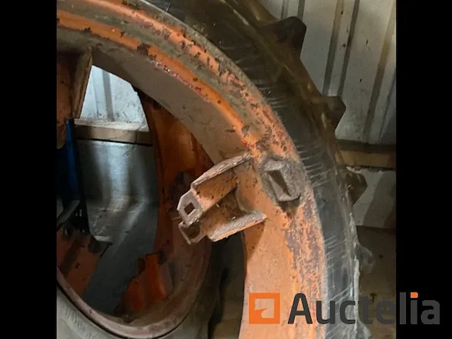 2x traktorband michelin 9.5-36 op velg - afbeelding 1 van  6