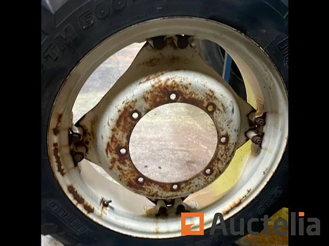 2x traktorband pirelli 280/85r28 op velg 8 gaats - afbeelding 4 van  4