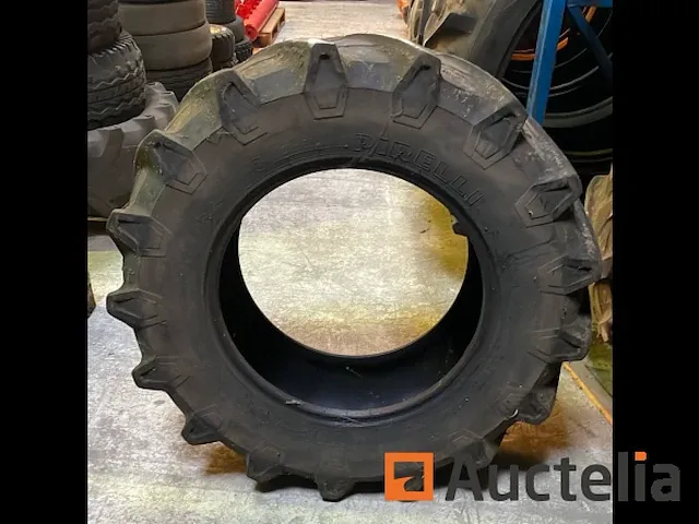 2x traktorband pirelli 380/70r24 - afbeelding 1 van  4