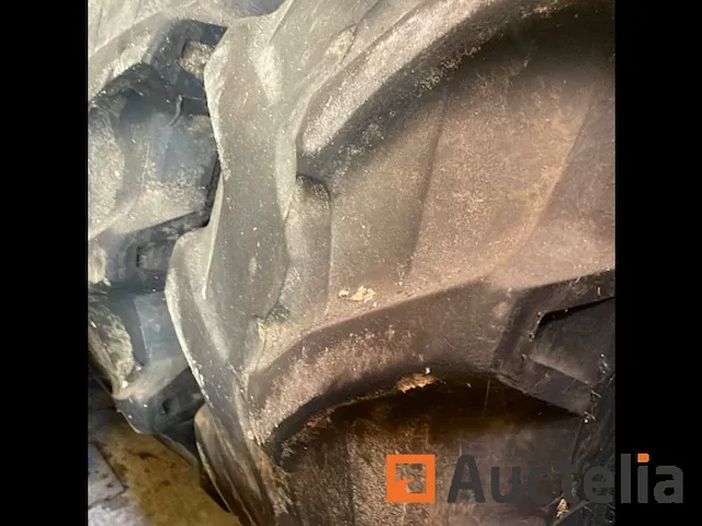 2x traktorband pirelli 420/70r24 - afbeelding 1 van  7