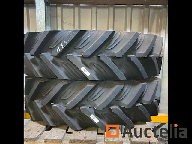 2x traktorband taurus 11.2-24 + velg 6 gaats - afbeelding 1 van  4