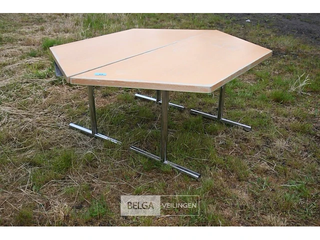 2x trapeziumvormige tafel - afbeelding 1 van  5