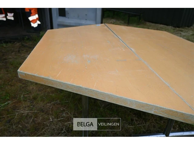 2x trapeziumvormige tafel - afbeelding 5 van  5